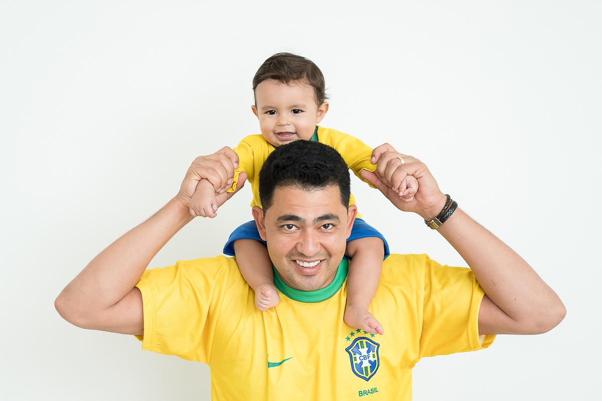 O Heitor completou seus 9 meses e está um menino lindão e sapeca. Nas sessões do pequeno sempre ganhamos vários sorrisos!!  
Este mês o clima principal era a Copa do Mundo, Também fizemos uns cliques com o tema de festa junina e motoqueiro.