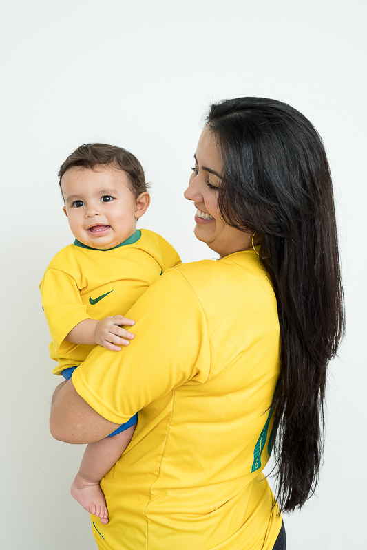 O Heitor completou seus 9 meses e está um menino lindão e sapeca. Nas sessões do pequeno sempre ganhamos vários sorrisos!!  
Este mês o clima principal era a Copa do Mundo, Também fizemos uns cliques com o tema de festa junina e motoqueiro.
