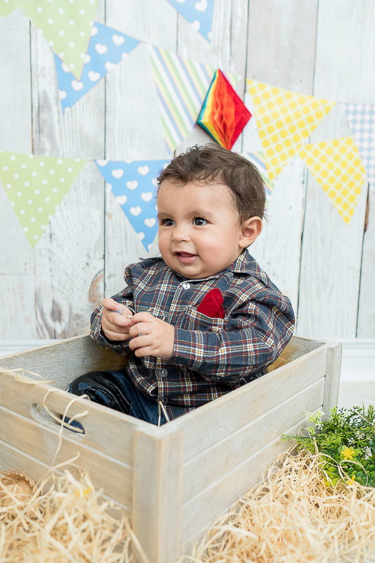 O Heitor completou seus 9 meses e está um menino lindão e sapeca. Nas sessões do pequeno sempre ganhamos vários sorrisos!!  
Este mês o clima principal era a Copa do Mundo, Também fizemos uns cliques com o tema de festa junina e motoqueiro.