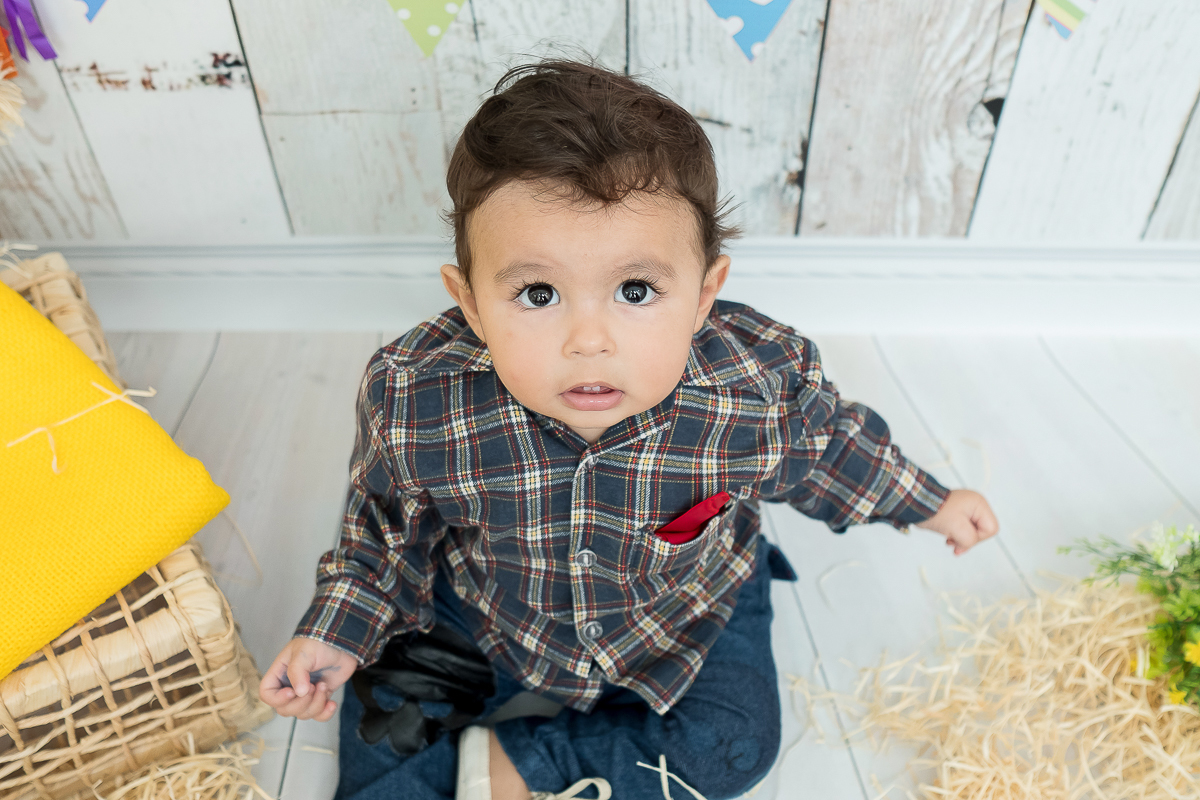 O Heitor completou seus 9 meses e está um menino lindão e sapeca. Nas sessões do pequeno sempre ganhamos vários sorrisos!!  
Este mês o clima principal era a Copa do Mundo, Também fizemos uns cliques com o tema de festa junina e motoqueiro.