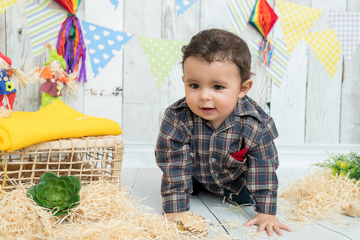 O Heitor completou seus 9 meses e está um menino lindão e sapeca. Nas sessões do pequeno sempre ganhamos vários sorrisos!!  
Este mês o clima principal era a Copa do Mundo, Também fizemos uns cliques com o tema de festa junina e motoqueiro.