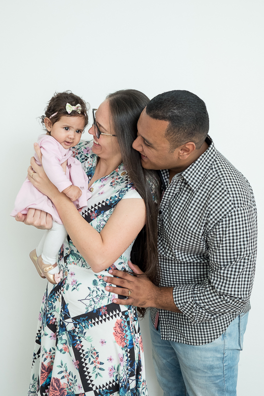 A sessão de fotos de 4 meses da Lívia foi assim, cheio de fofura...e como não se apaixonar com o olhar da Lívia?! 

 A cada click uma expressão diferente. E o resultado não poderia ser outro, fotos lindas! <3 