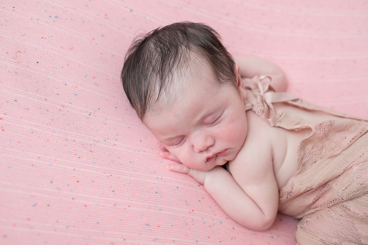 Chegou a hora da bonequinha Júlia derreter nossos corações aqui no site!!!

Com 15 dias de puro charme, Júlia foi uma doçura de bebê, conseguimos fazer várias poses fofas e imagens lindasssss <3