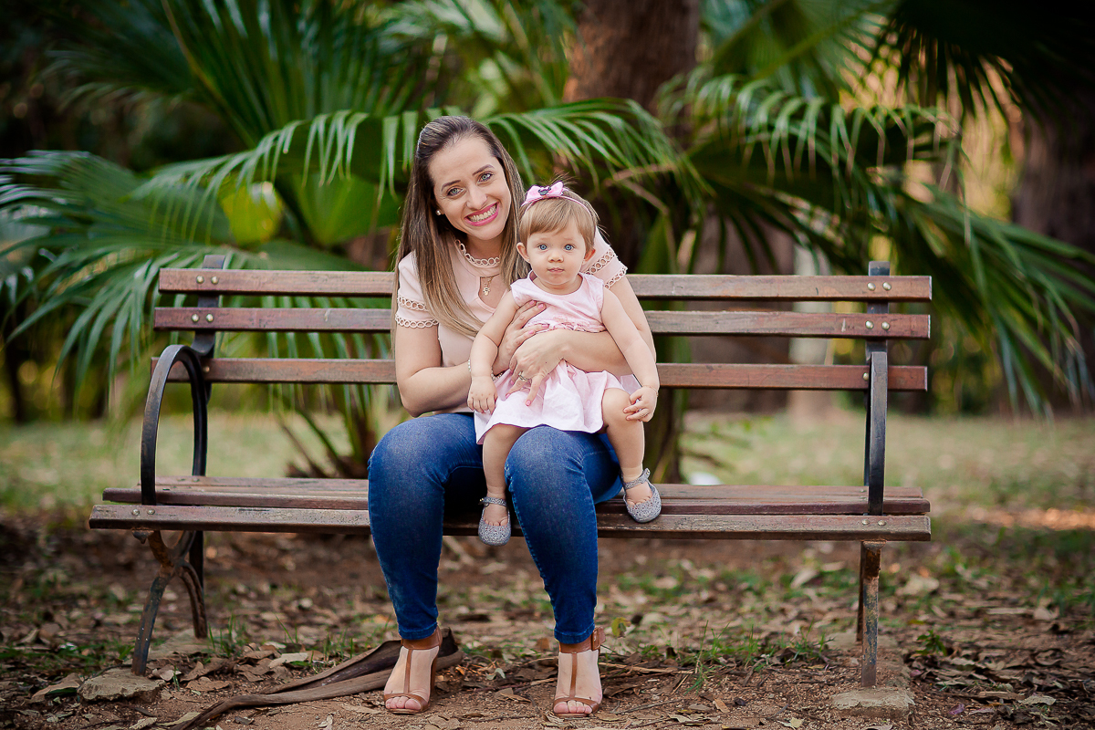 O final do acompanhamento da Isabela foi com uma sessão de  Smash the Cake linda, cheia de ursos e balões. A Isa se lambuzou no Smash preparado com carinho e muito capricho pelos papais...Ao final do ensaio fizemos uns clicks da hora do banho e ela amou!!