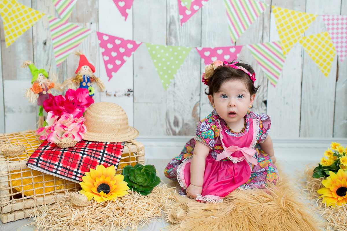 E o acompanhamento do sexto mês da Mel também foi em ritmo de festa junina! Ela ficou simplesmente linda de caipirinha! 

Mel esbanja charme e dobrinhas...uma doçura que está cada dia mais bela!
