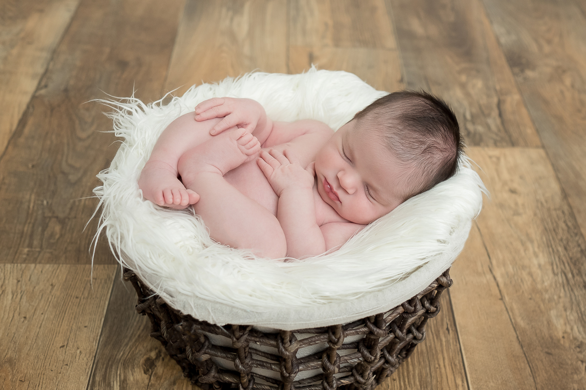 Que maravilha rever esta família linda, há 2 anos fizemos o ensaio newborn da pequena Lara, agora ela trás sua irmãzinha Beatriz com seus 10 dias de vida para modelar, é muita alegria registrar a família e realizar o primeiro ensaio da Bia, 