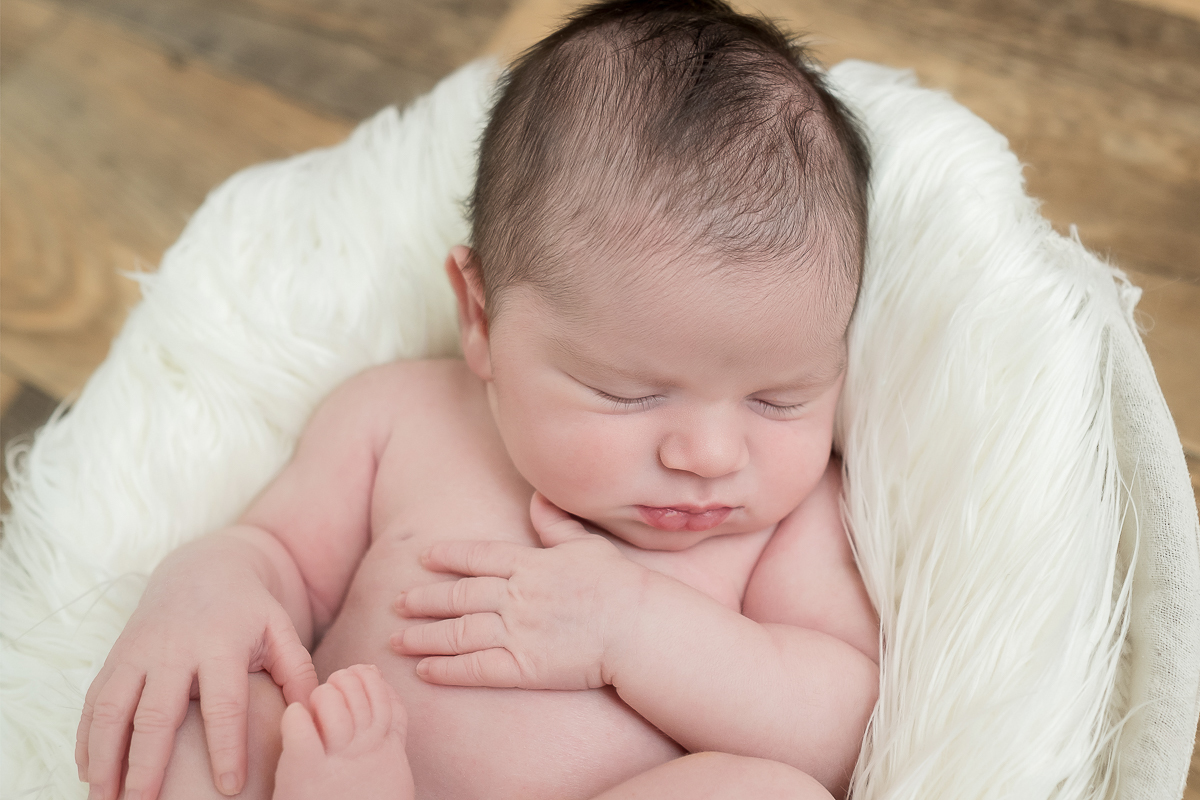 Que maravilha rever esta família linda, há 2 anos fizemos o ensaio newborn da pequena Lara, agora ela trás sua irmãzinha Beatriz com seus 10 dias de vida para modelar, é muita alegria registrar a família e realizar o primeiro ensaio da Bia, 