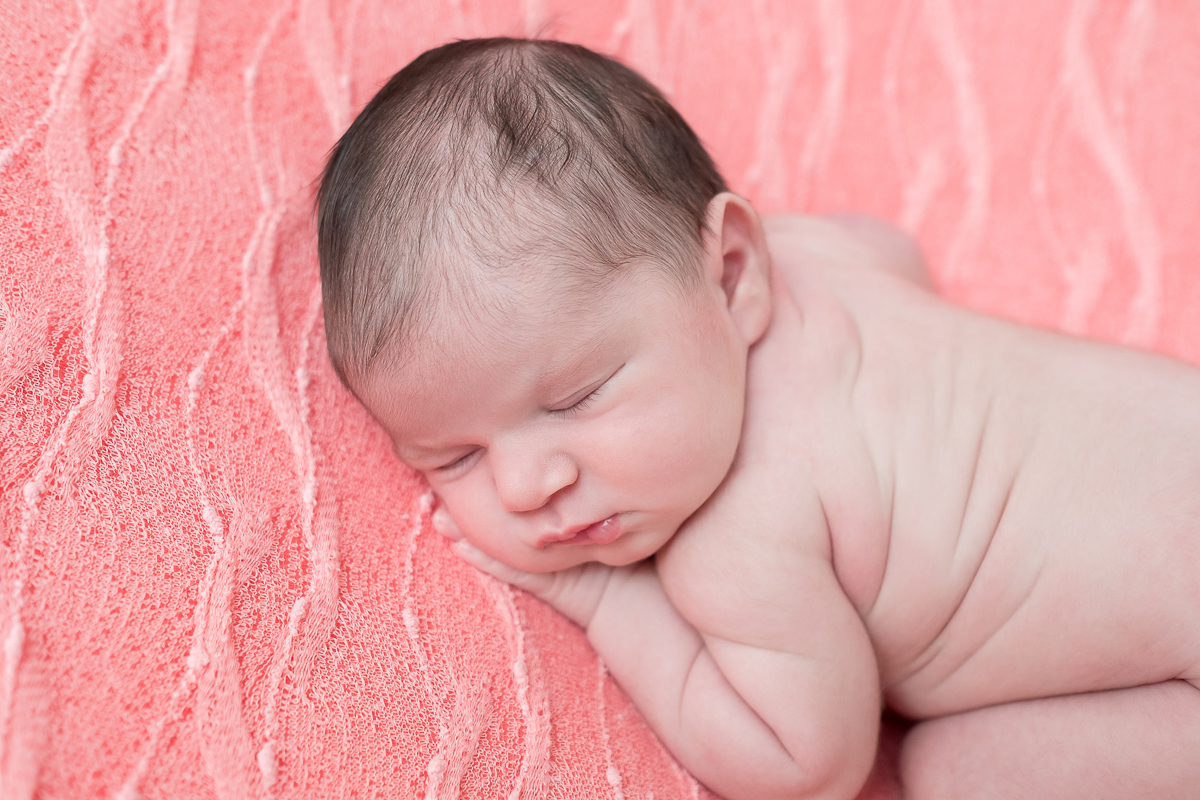 Que maravilha rever esta família linda, há 2 anos fizemos o ensaio newborn da pequena Lara, agora ela trás sua irmãzinha Beatriz com seus 10 dias de vida para modelar, é muita alegria registrar a família e realizar o primeiro ensaio da Bia,