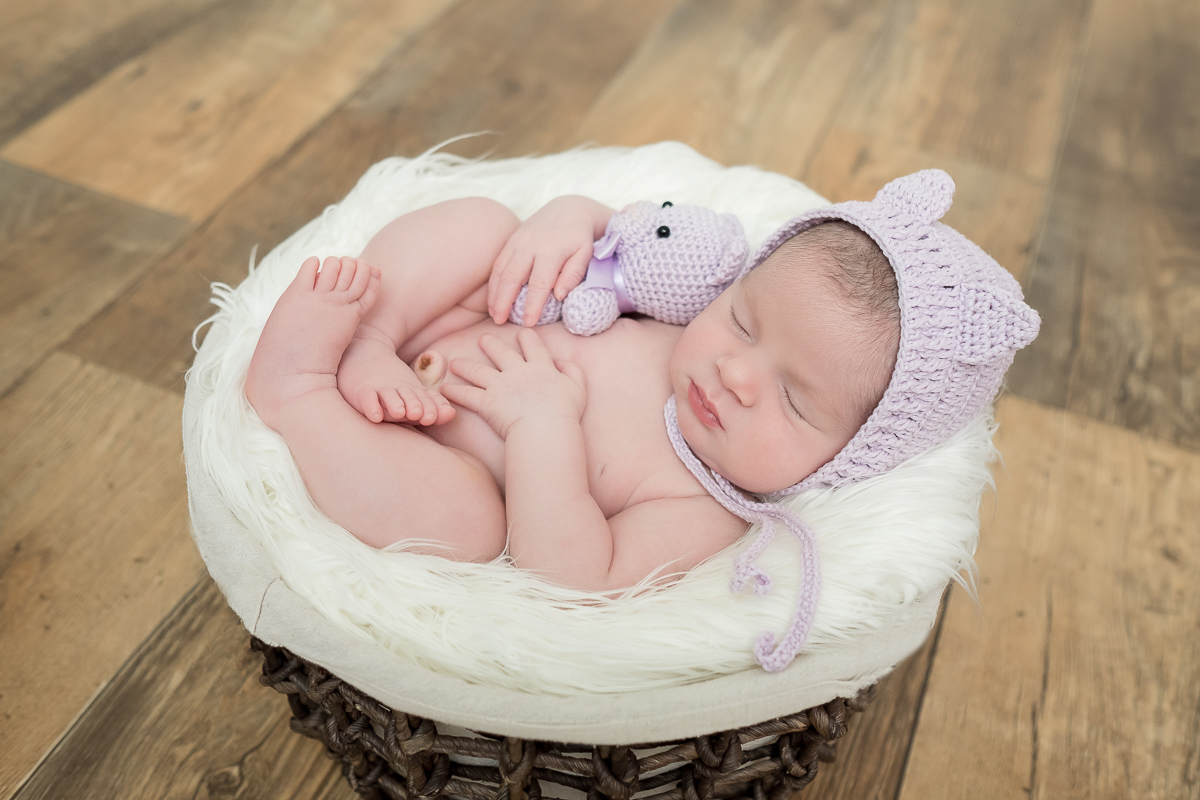 Que maravilha rever esta família linda, há 2 anos fizemos o ensaio newborn da pequena Lara, agora ela trás sua irmãzinha Beatriz com seus 10 dias de vida para modelar, é muita alegria registrar a família e realizar o primeiro ensaio da Bia, 