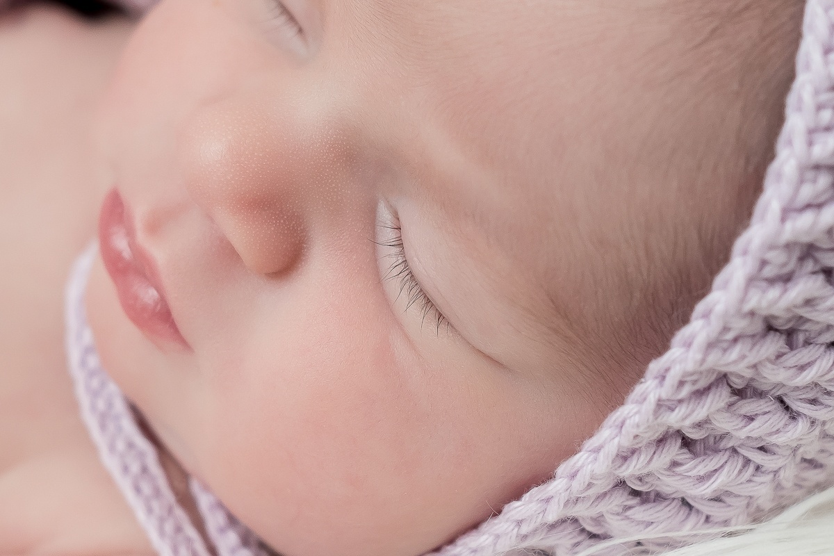 Que maravilha rever esta família linda, há 2 anos fizemos o ensaio newborn da pequena Lara, agora ela trás sua irmãzinha Beatriz com seus 10 dias de vida para modelar, é muita alegria registrar a família e realizar o primeiro ensaio da Bia, 