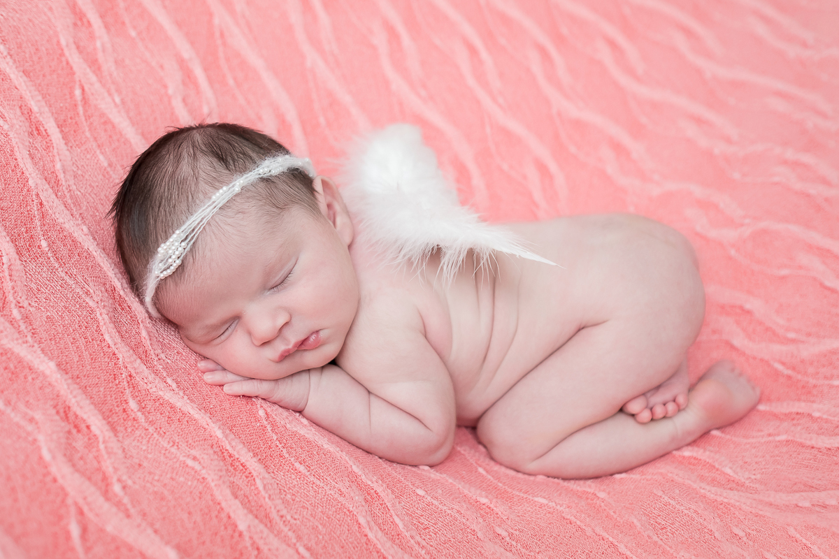 Que maravilha rever esta família linda, há 2 anos fizemos o ensaio newborn da pequena Lara, agora ela trás sua irmãzinha Beatriz com seus 10 dias de vida para modelar, é muita alegria registrar a família e realizar o primeiro ensaio da Bia, 