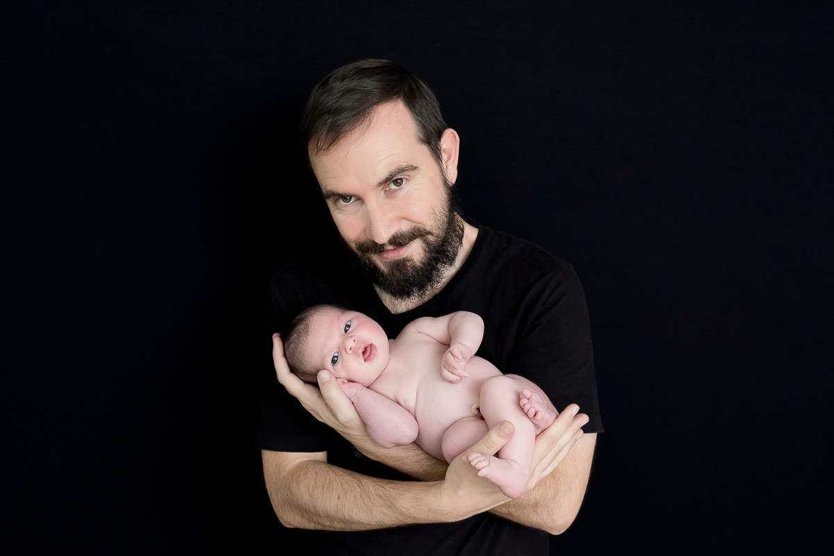 Que maravilha rever esta família linda, há 2 anos fizemos o ensaio newborn da pequena Lara, agora ela trás sua irmãzinha Beatriz com seus 10 dias de vida para modelar, é muita alegria registrar a família e realizar o primeiro ensaio da Bia, 