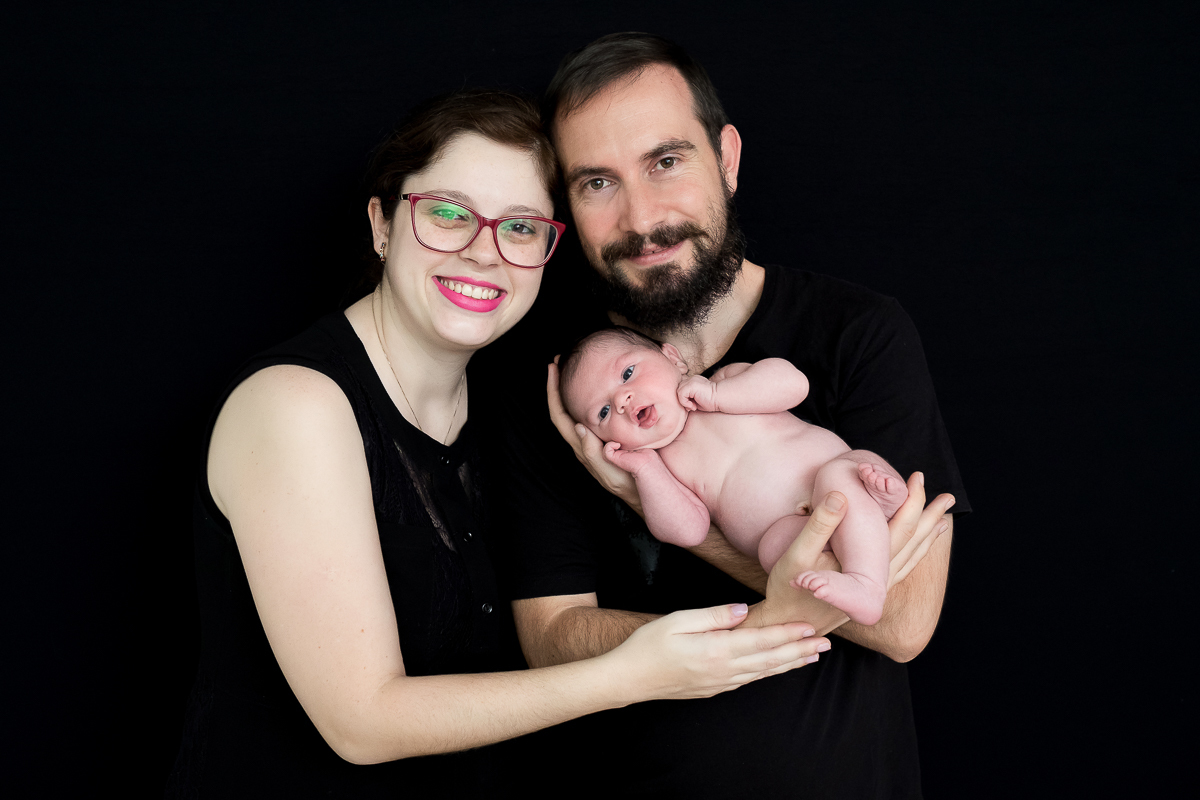 Que maravilha rever esta família linda, há 2 anos fizemos o ensaio newborn da pequena Lara, agora ela trás sua irmãzinha Beatriz com seus 10 dias de vida para modelar, é muita alegria registrar a família e realizar o primeiro ensaio da Bia, 