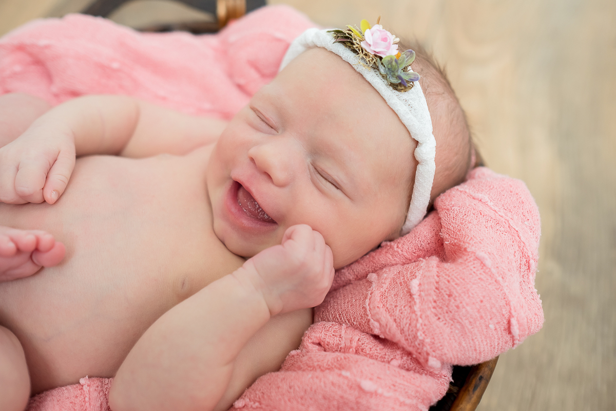 Chegou a vez da gatinha da Helena com seus 10 dias de vida derreter nossos corações!!!

Helena se comportou feito princesa na sua sessão newborn , ganhamos vários sorrisos dessa fofura, muito liiinda!!!