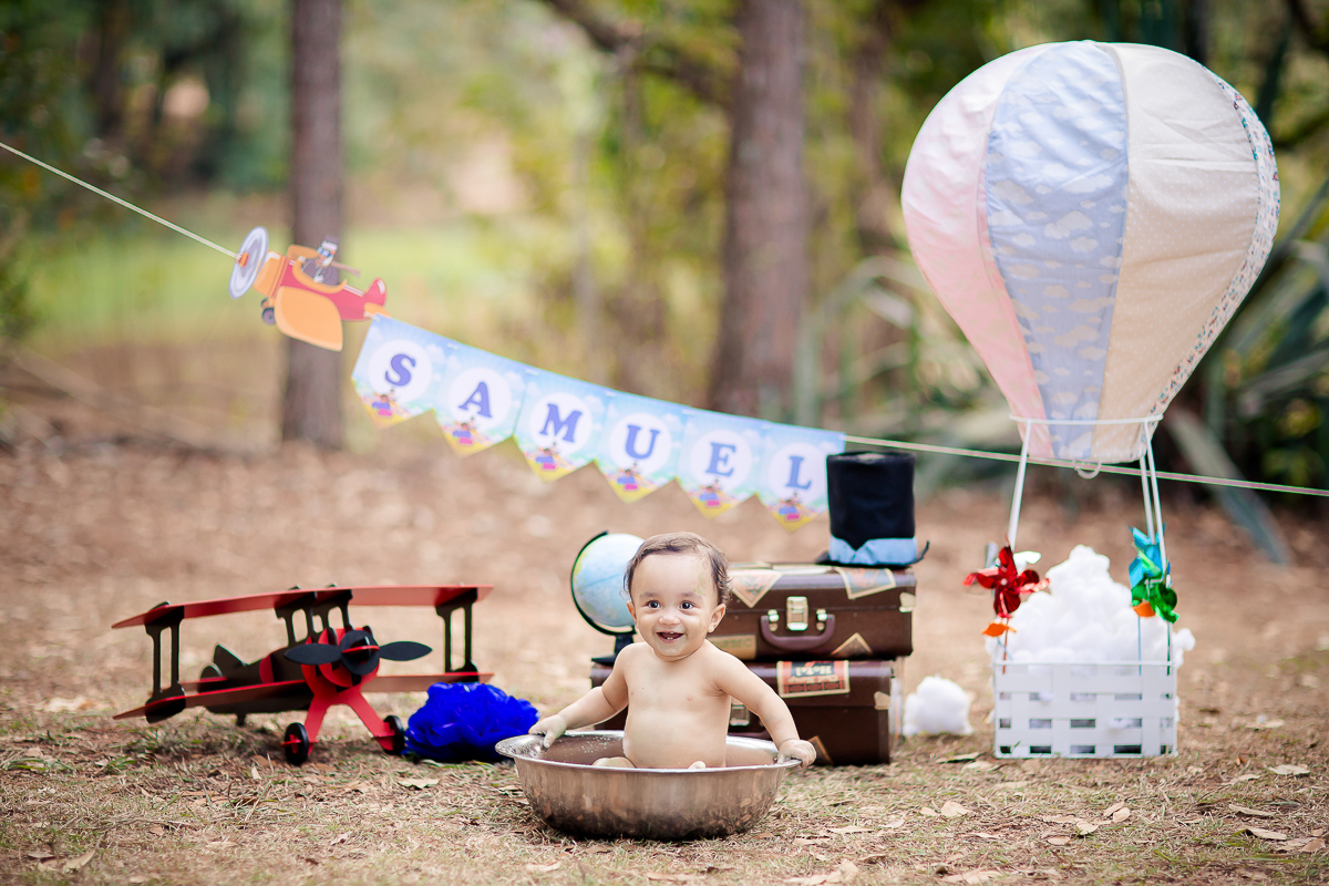 Acompanhamos o Samuel em todo o seu primeiro aninho de vida, e foi uma alegria imensa.
Ele nasceu prematuro, então ele tinha dois meses de vida, quando começamos a fotografar. 
Samuel sempre lindo, esperto e muito atento!