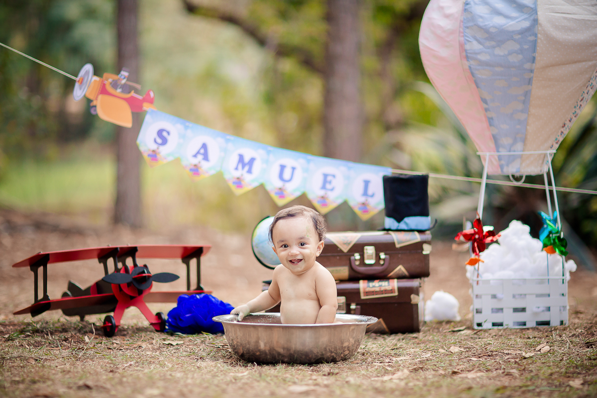 Acompanhamos o Samuel em todo o seu primeiro aninho de vida, e foi uma alegria imensa.
Ele nasceu prematuro, então ele tinha dois meses de vida, quando começamos a fotografar. 
Samuel sempre lindo, esperto e muito atento!