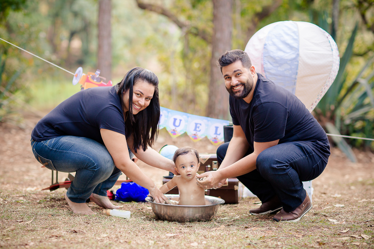 Acompanhamos o Samuel em todo o seu primeiro aninho de vida, e foi uma alegria imensa.
Ele nasceu prematuro, então ele tinha dois meses de vida, quando começamos a fotografar. 
Samuel sempre lindo, esperto e muito atento!