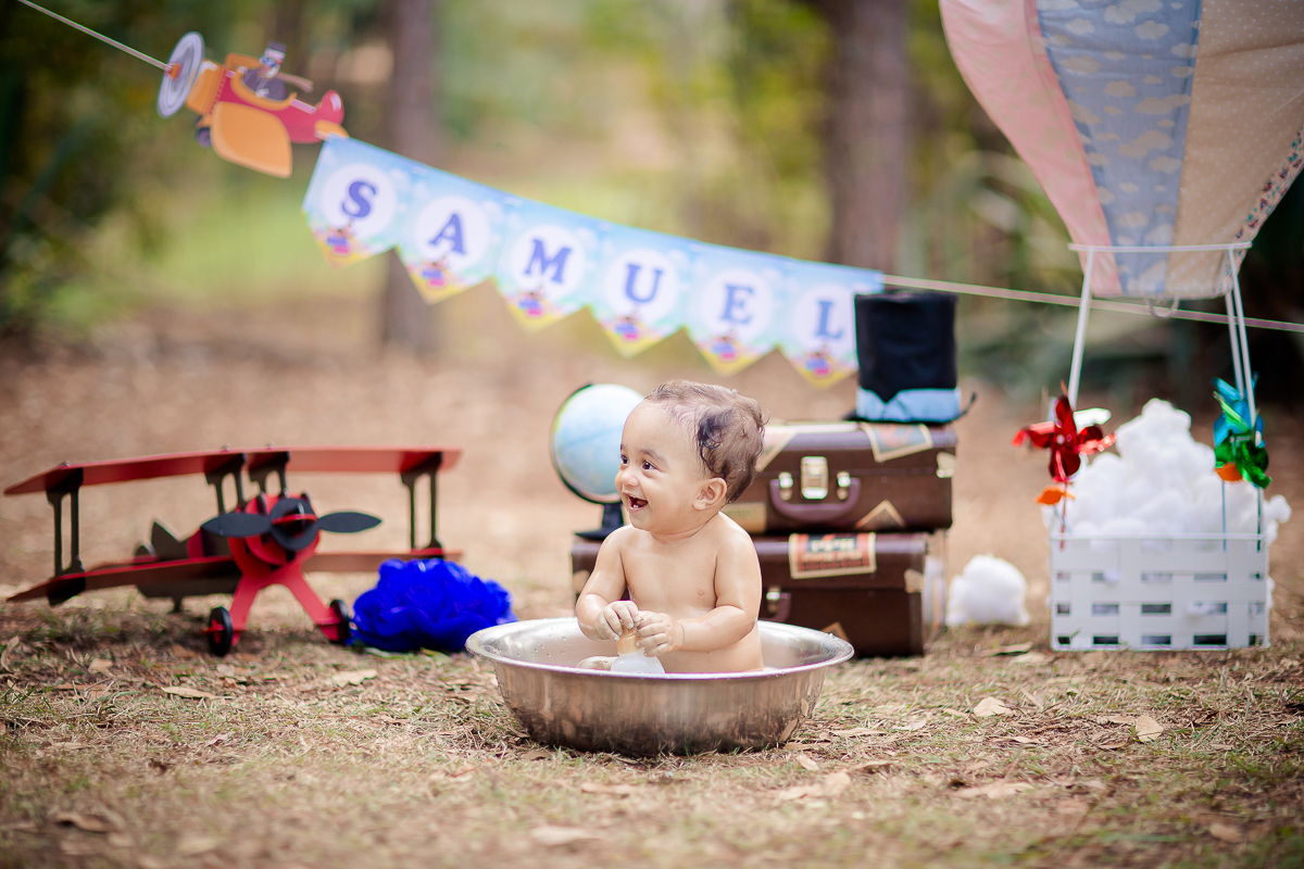 Acompanhamos o Samuel em todo o seu primeiro aninho de vida, e foi uma alegria imensa.
Ele nasceu prematuro, então ele tinha dois meses de vida, quando começamos a fotografar. 
Samuel sempre lindo, esperto e muito atento!