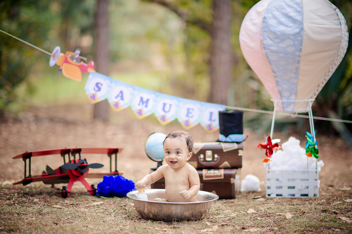 Acompanhamos o Samuel em todo o seu primeiro aninho de vida, e foi uma alegria imensa.
Ele nasceu prematuro, então ele tinha dois meses de vida, quando começamos a fotografar. 
Samuel sempre lindo, esperto e muito atento!