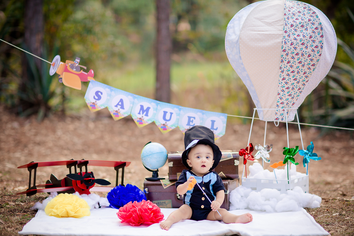 Acompanhamos o Samuel em todo o seu primeiro aninho de vida, e foi uma alegria imensa.
Ele nasceu prematuro, então ele tinha dois meses de vida, quando começamos a fotografar. 
Samuel sempre lindo, esperto e muito atento!