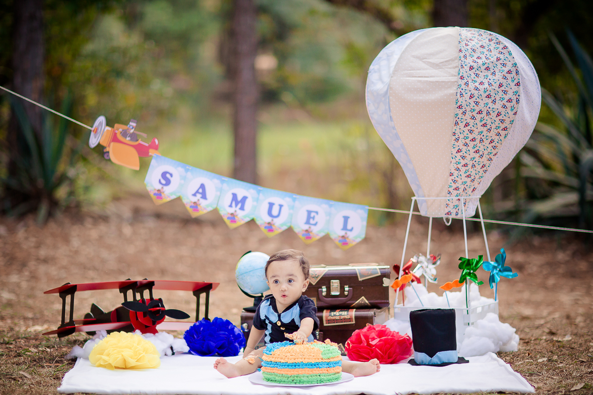 Acompanhamos o Samuel em todo o seu primeiro aninho de vida, e foi uma alegria imensa.
Ele nasceu prematuro, então ele tinha dois meses de vida, quando começamos a fotografar. 
Samuel sempre lindo, esperto e muito atento!