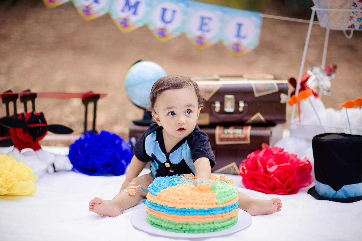 Acompanhamos o Samuel em todo o seu primeiro aninho de vida, e foi uma alegria imensa.
Ele nasceu prematuro, então ele tinha dois meses de vida, quando começamos a fotografar. 
Samuel sempre lindo, esperto e muito atento!