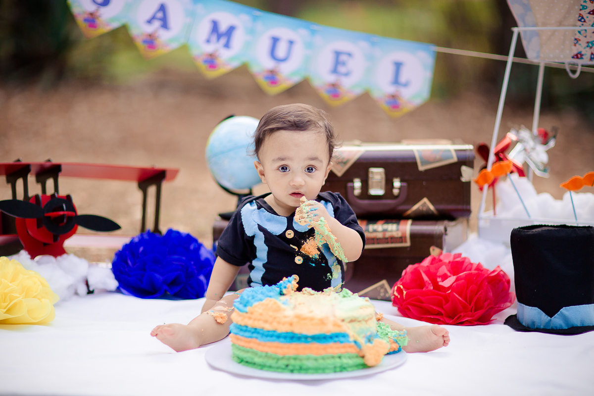Acompanhamos o Samuel em todo o seu primeiro aninho de vida, e foi uma alegria imensa.
Ele nasceu prematuro, então ele tinha dois meses de vida, quando começamos a fotografar. 
Samuel sempre lindo, esperto e muito atento!