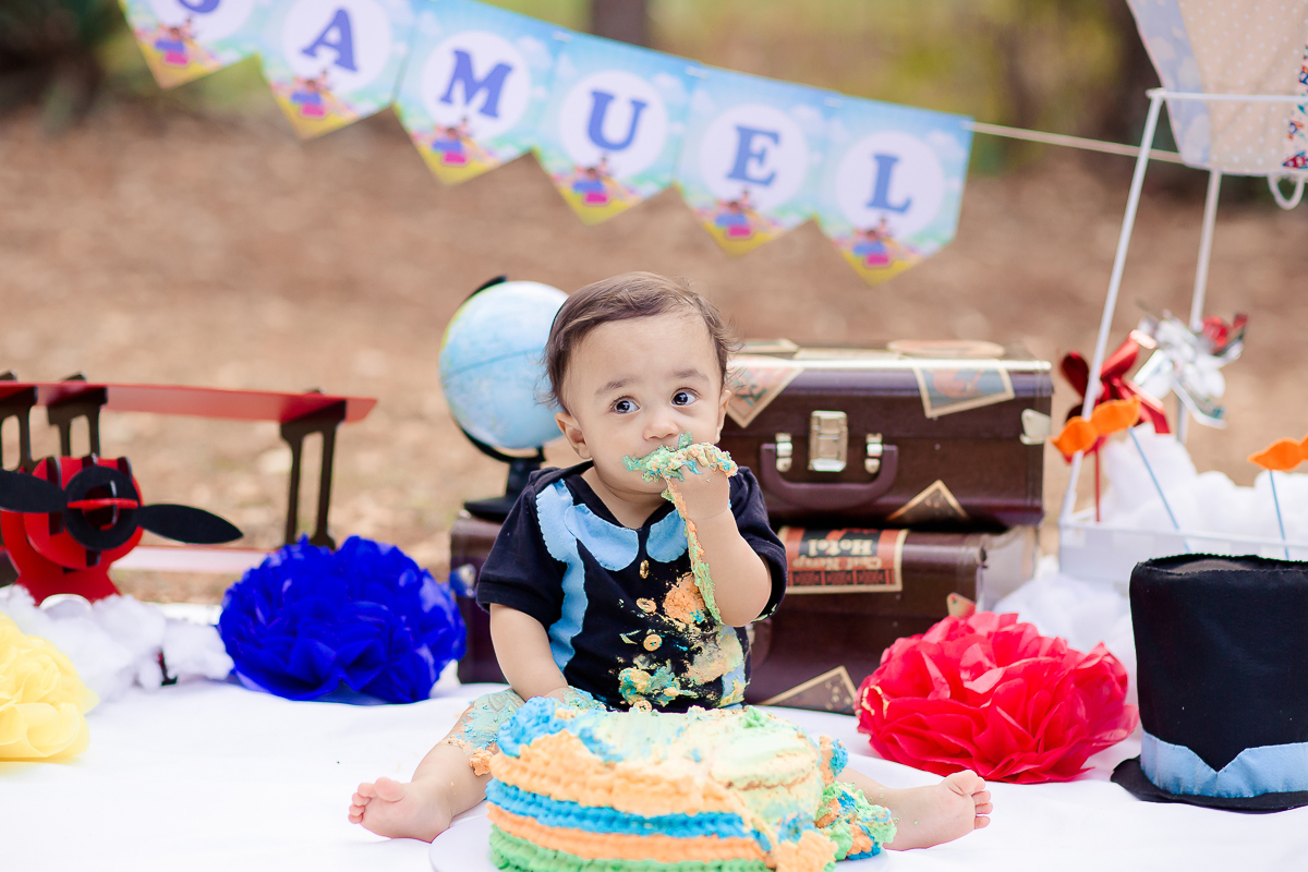 Acompanhamos o Samuel em todo o seu primeiro aninho de vida, e foi uma alegria imensa.
Ele nasceu prematuro, então ele tinha dois meses de vida, quando começamos a fotografar. 
Samuel sempre lindo, esperto e muito atento!