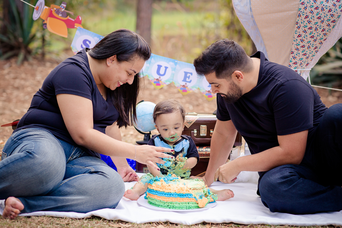 Acompanhamos o Samuel em todo o seu primeiro aninho de vida, e foi uma alegria imensa.
Ele nasceu prematuro, então ele tinha dois meses de vida, quando começamos a fotografar. 
Samuel sempre lindo, esperto e muito atento!