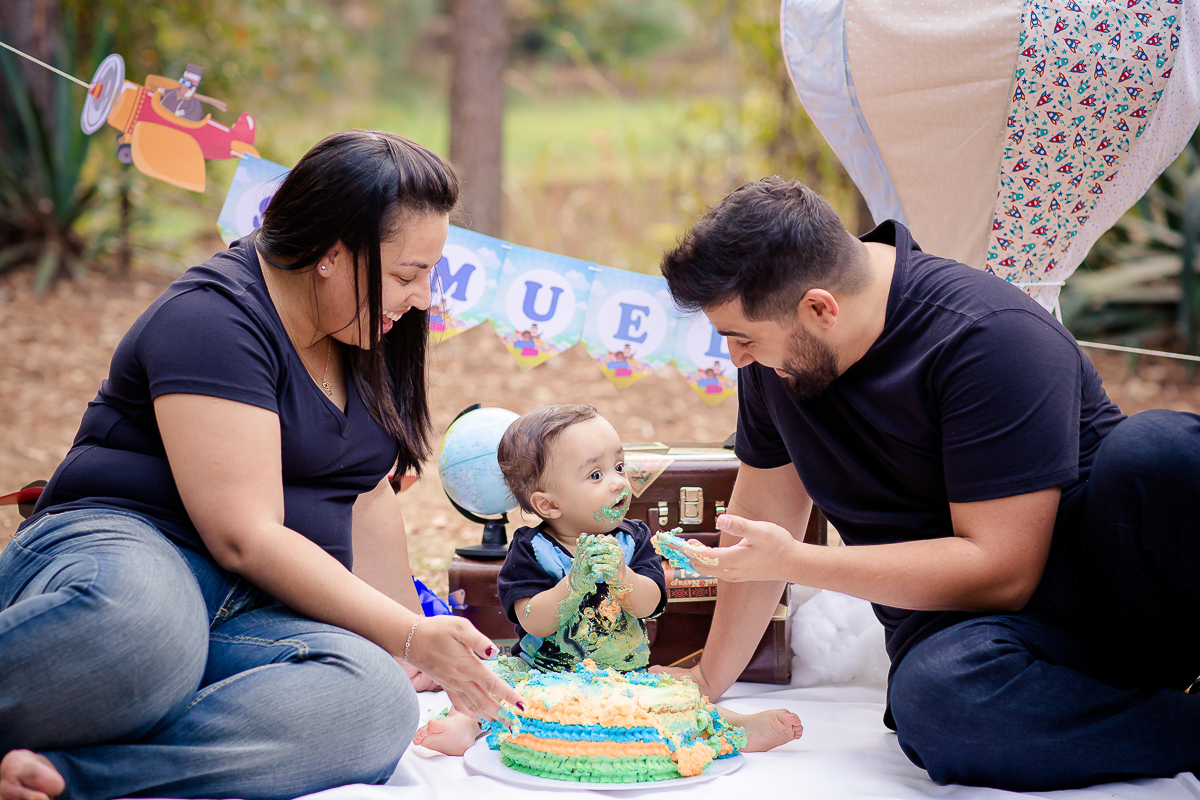 Acompanhamos o Samuel em todo o seu primeiro aninho de vida, e foi uma alegria imensa.
Ele nasceu prematuro, então ele tinha dois meses de vida, quando começamos a fotografar. 
Samuel sempre lindo, esperto e muito atento!