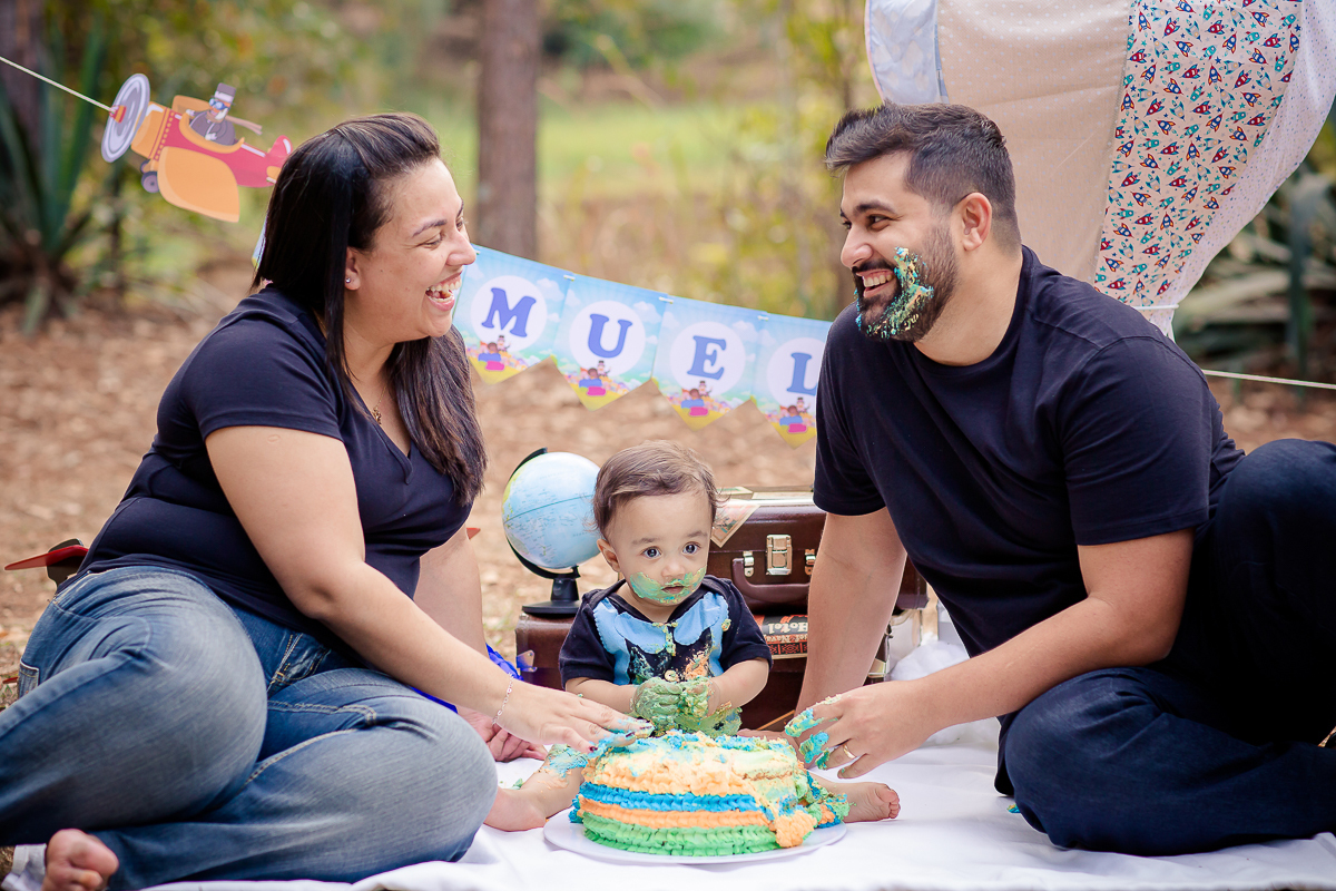 Acompanhamos o Samuel em todo o seu primeiro aninho de vida, e foi uma alegria imensa.
Ele nasceu prematuro, então ele tinha dois meses de vida, quando começamos a fotografar. 
Samuel sempre lindo, esperto e muito atento!