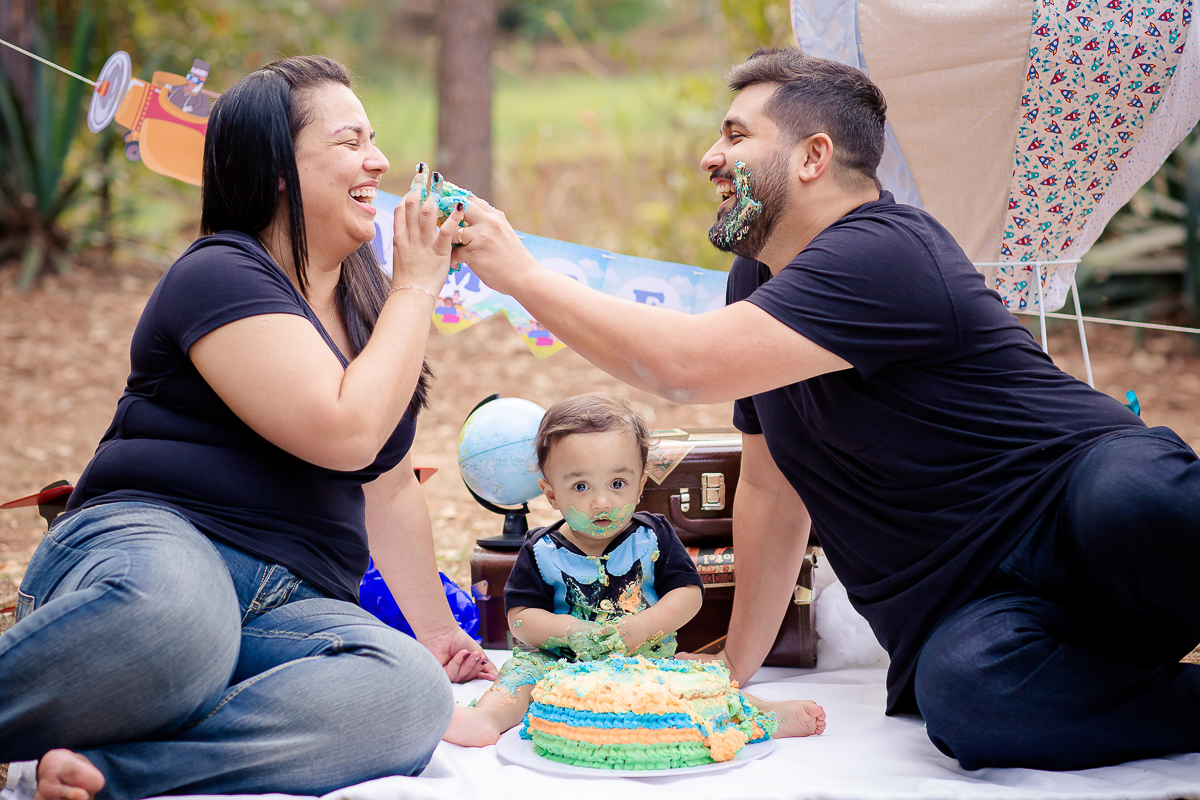 Acompanhamos o Samuel em todo o seu primeiro aninho de vida, e foi uma alegria imensa.
Ele nasceu prematuro, então ele tinha dois meses de vida, quando começamos a fotografar. 
Samuel sempre lindo, esperto e muito atento!