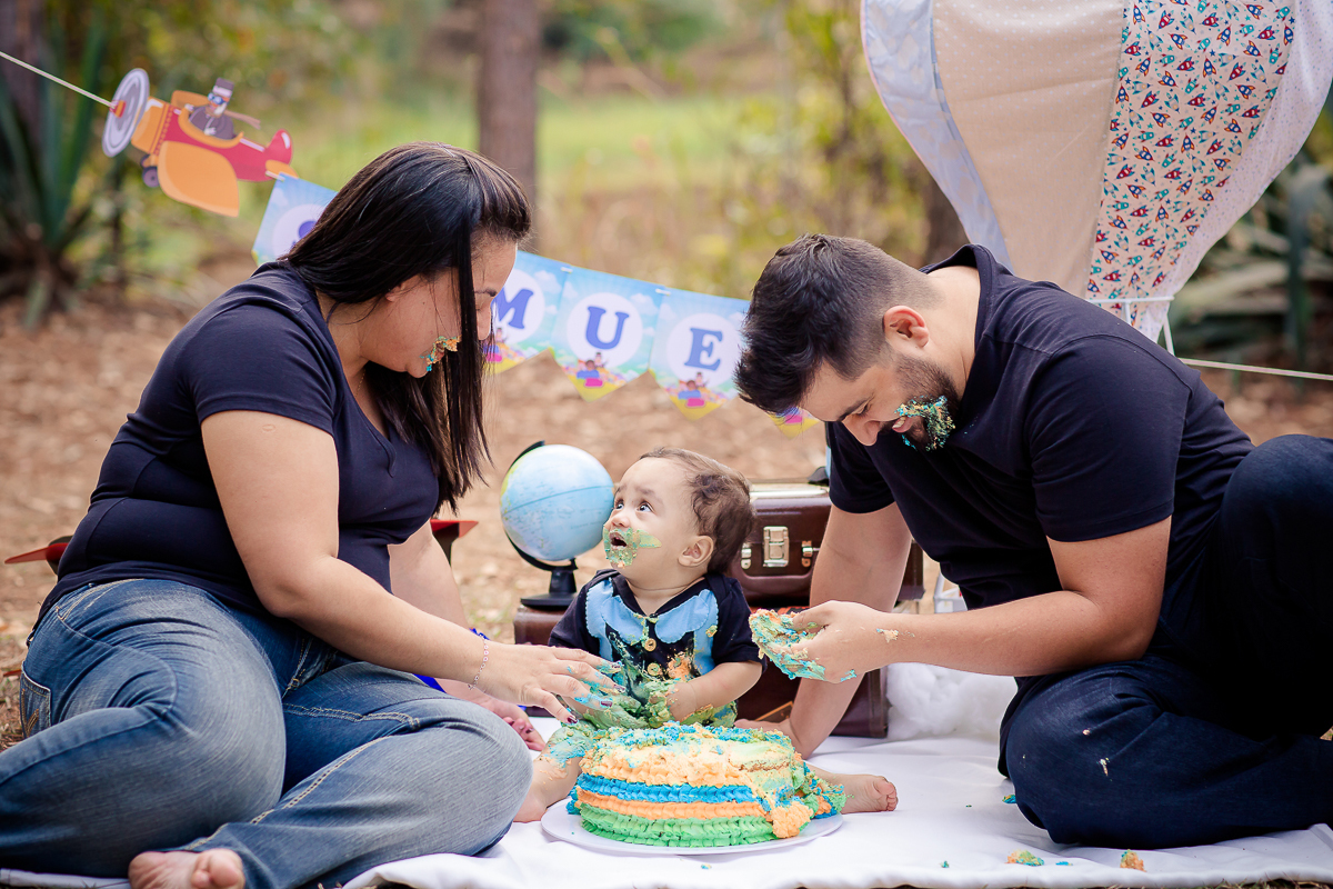 Acompanhamos o Samuel em todo o seu primeiro aninho de vida, e foi uma alegria imensa.
Ele nasceu prematuro, então ele tinha dois meses de vida, quando começamos a fotografar. 
Samuel sempre lindo, esperto e muito atento!