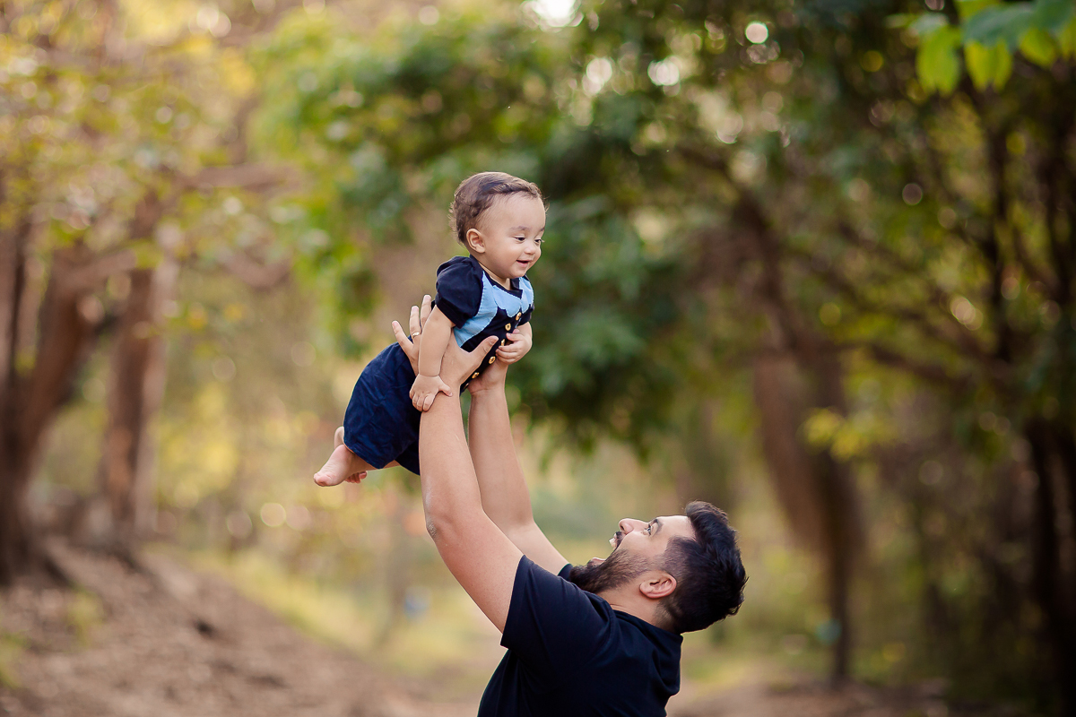Acompanhamos o Samuel em todo o seu primeiro aninho de vida, e foi uma alegria imensa.
Ele nasceu prematuro, então ele tinha dois meses de vida, quando começamos a fotografar. 
Samuel sempre lindo, esperto e muito atento!