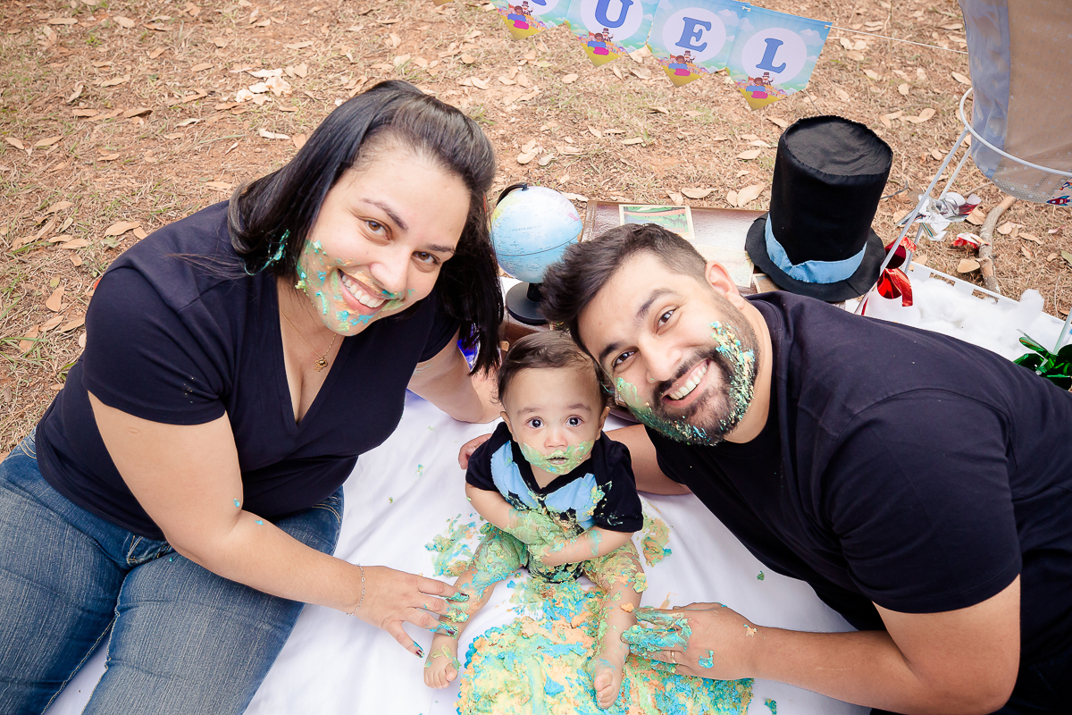 Acompanhamos o Samuel em todo o seu primeiro aninho de vida, e foi uma alegria imensa.
Ele nasceu prematuro, então ele tinha dois meses de vida, quando começamos a fotografar. 
Samuel sempre lindo, esperto e muito atento!