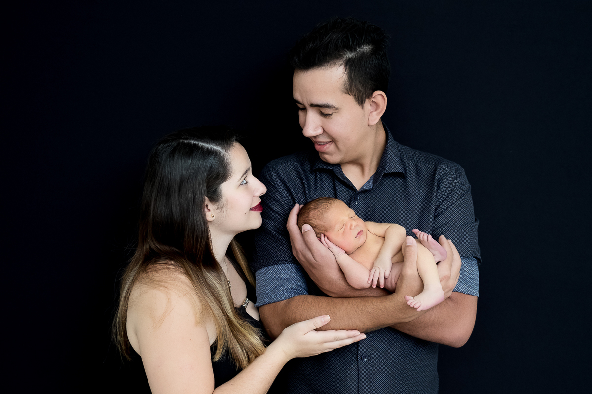 Esse é o Lorenzo em seus primeiros 9 dias de vida, o bem mais precioso da mamãe Karen e do papai Paulo. Lorenzo chegou em nosso estúdio e foi só suspiros...um fofinho miudinho e cheio de dobrinhas!