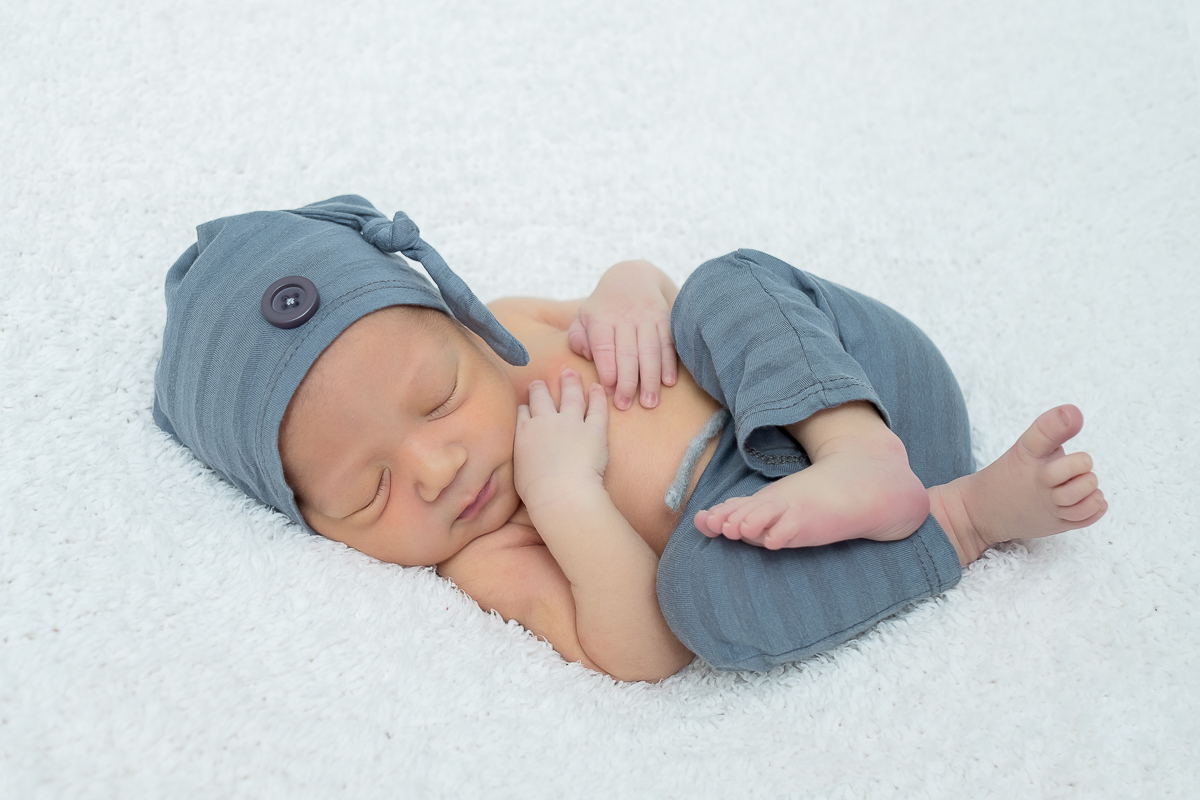 Esse é o Lorenzo em seus primeiros 9 dias de vida, o bem mais precioso da mamãe Karen e do papai Paulo. Lorenzo chegou em nosso estúdio e foi só suspiros...um fofinho miudinho e cheio de dobrinhas!