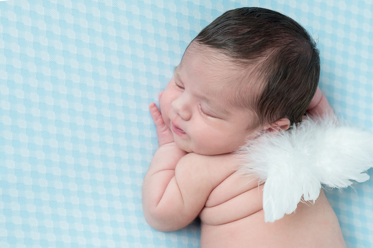 Esse é a Otávio em seus primeiros 15 dias de vida, pensa em bebe lindo e fofo, que fez agente suspira em olhar ♥. 
Essa fofura ficou com os olhinhos abertos e curiosos por algum tempo, mas estava tão sereno e lindo que fotografamos  ele acordadinho também