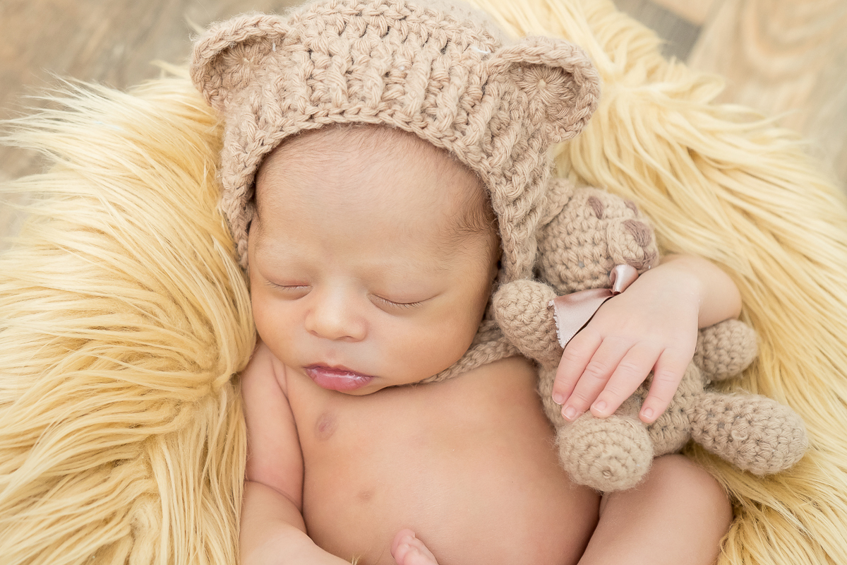 Esse é o Filipe com apenas 12 dias de vida.... Uma fofura que veio para completar a família !!

A mamãe e o papai terão registros incríveis de seu bebê tão novinho para gerações futuras. 
