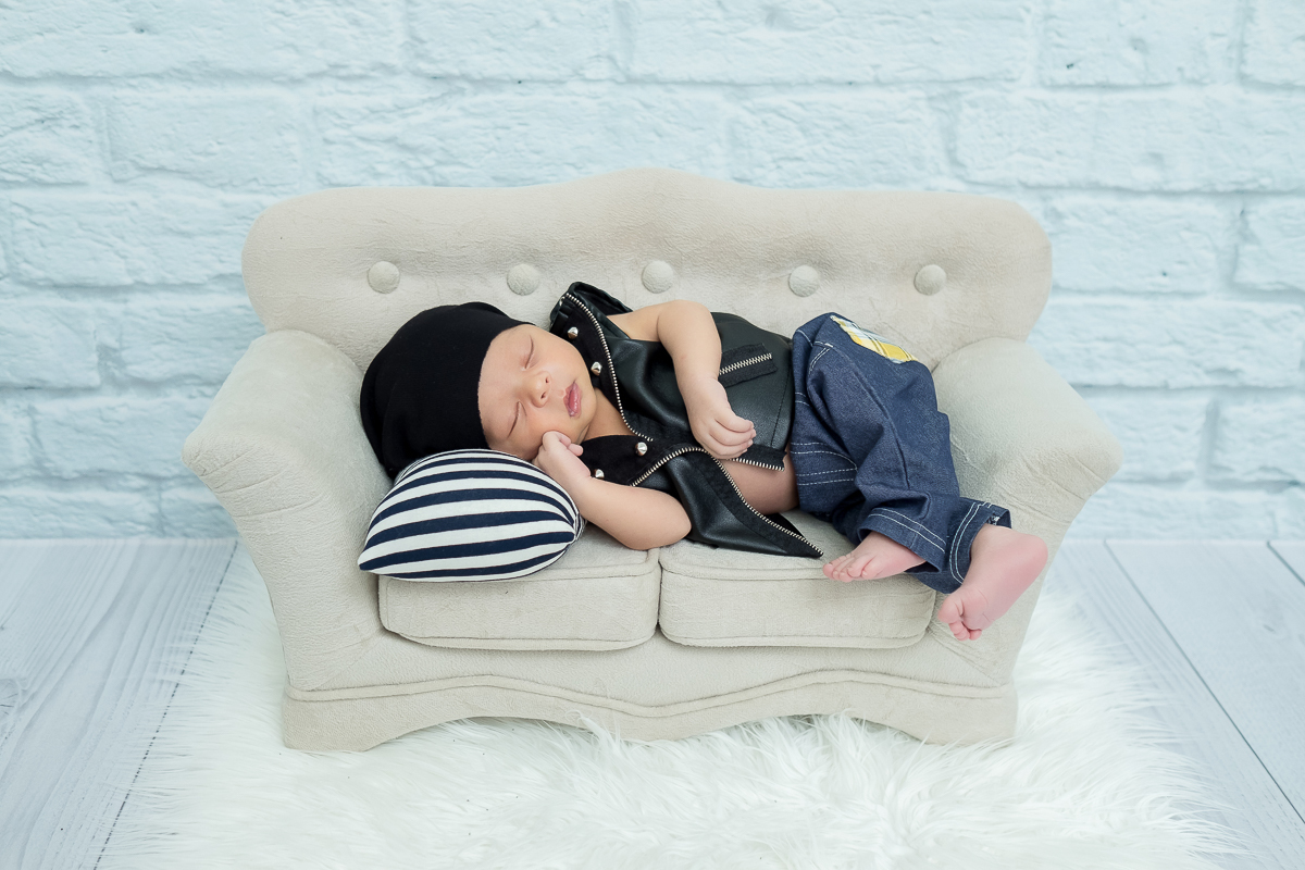 Esse é o Filipe com apenas 12 dias de vida.... Uma fofura que veio para completar a família !!

A mamãe e o papai terão registros incríveis de seu bebê tão novinho para gerações futuras. 