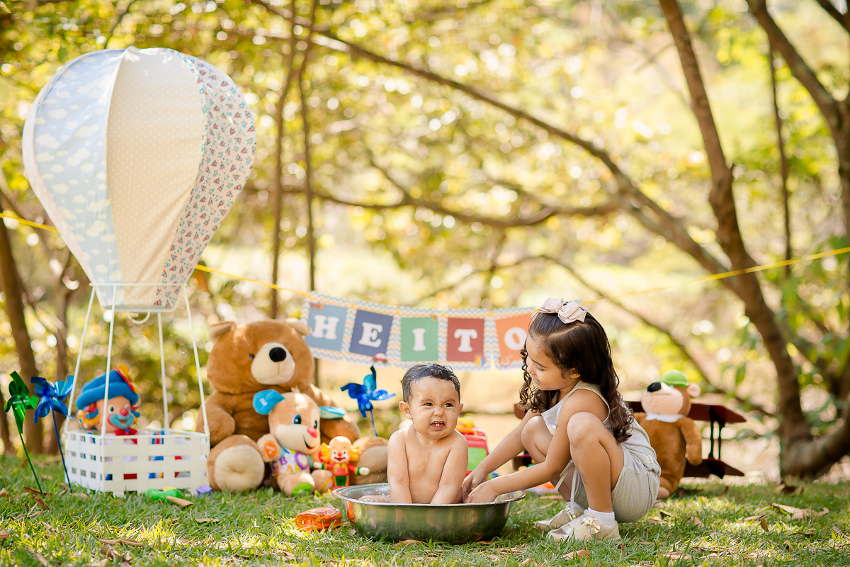 O tempo passou e essa fofura já completou 1 ano, e assim encerramos o acompanhamento de forma doce e bem festiva, com esse lindo ensaio realizado no parque...gente, o smash the cake  foi lindo, a família toda se divertiu!! 

Amamos conhecer essa família l