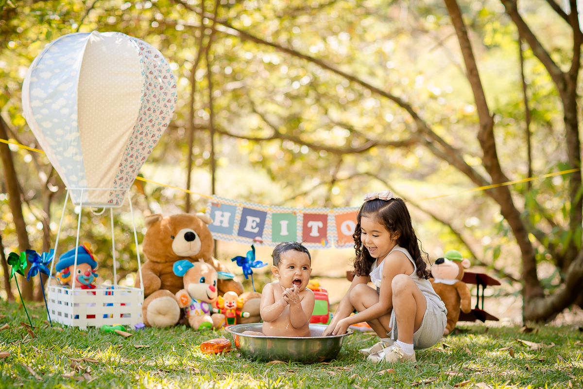 O tempo passou e essa fofura já completou 1 ano, e assim encerramos o acompanhamento de forma doce e bem festiva, com esse lindo ensaio realizado no parque...gente, o smash the cake  foi lindo, a família toda se divertiu!! 

Amamos conhecer essa família l