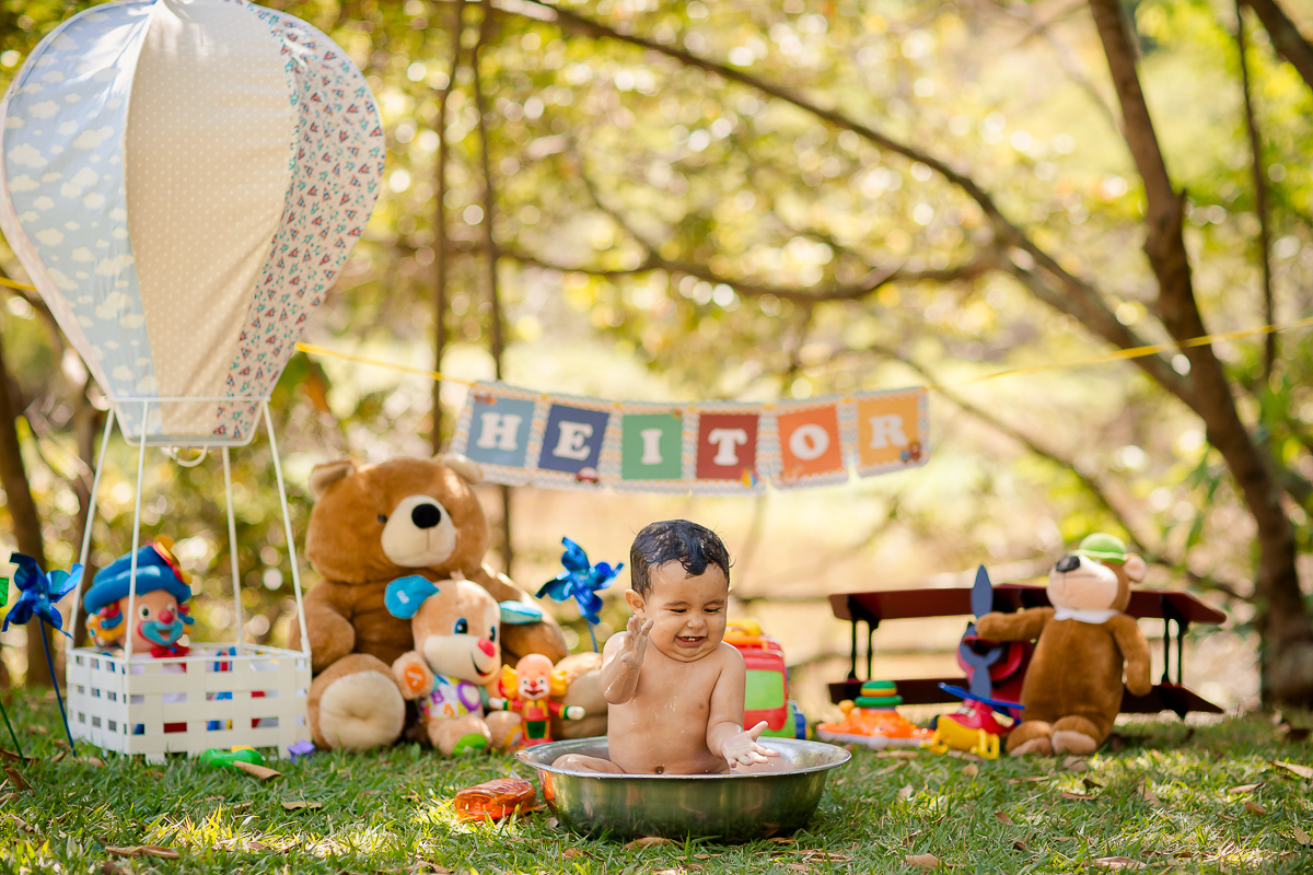 O tempo passou e essa fofura já completou 1 ano, e assim encerramos o acompanhamento de forma doce e bem festiva, com esse lindo ensaio realizado no parque...gente, o smash the cake  foi lindo, a família toda se divertiu!! 

Amamos conhecer essa família l