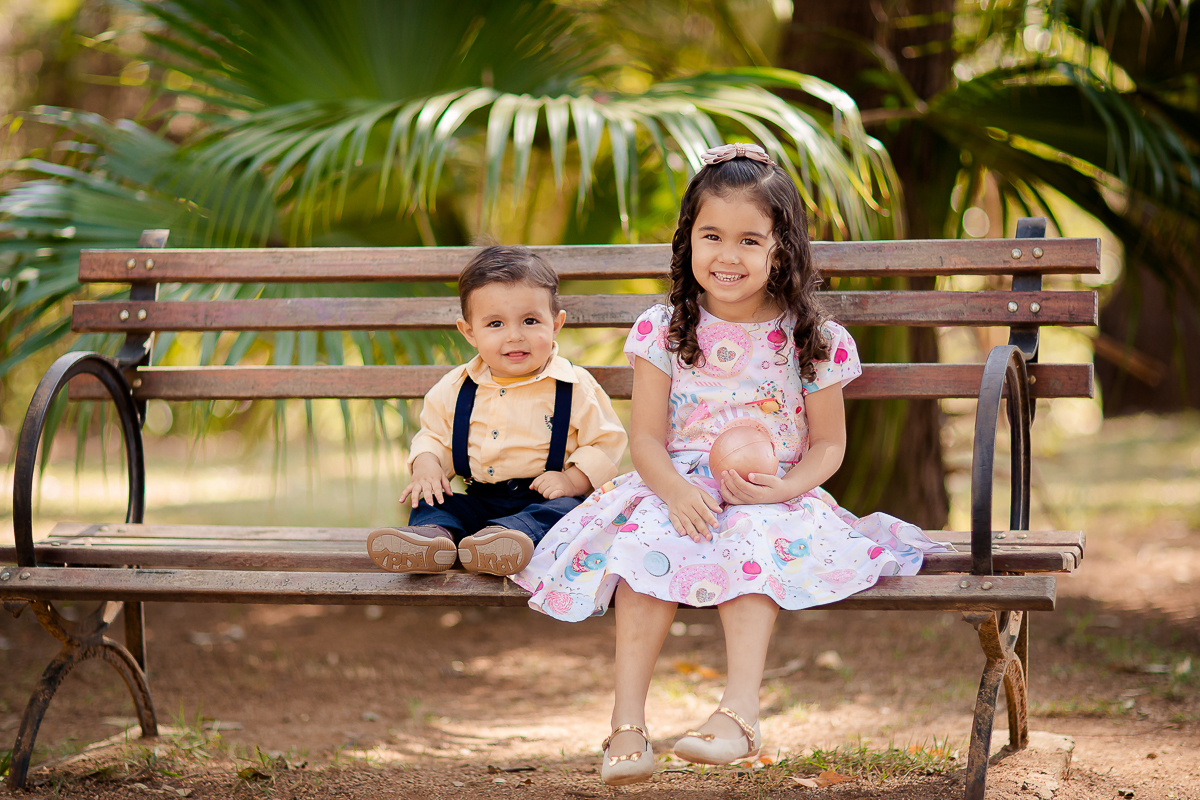 O tempo passou e essa fofura já completou 1 ano, e assim encerramos o acompanhamento de forma doce e bem festiva, com esse lindo ensaio realizado no parque...gente, o smash the cake  foi lindo, a família toda se divertiu!! 

Amamos conhecer essa família l