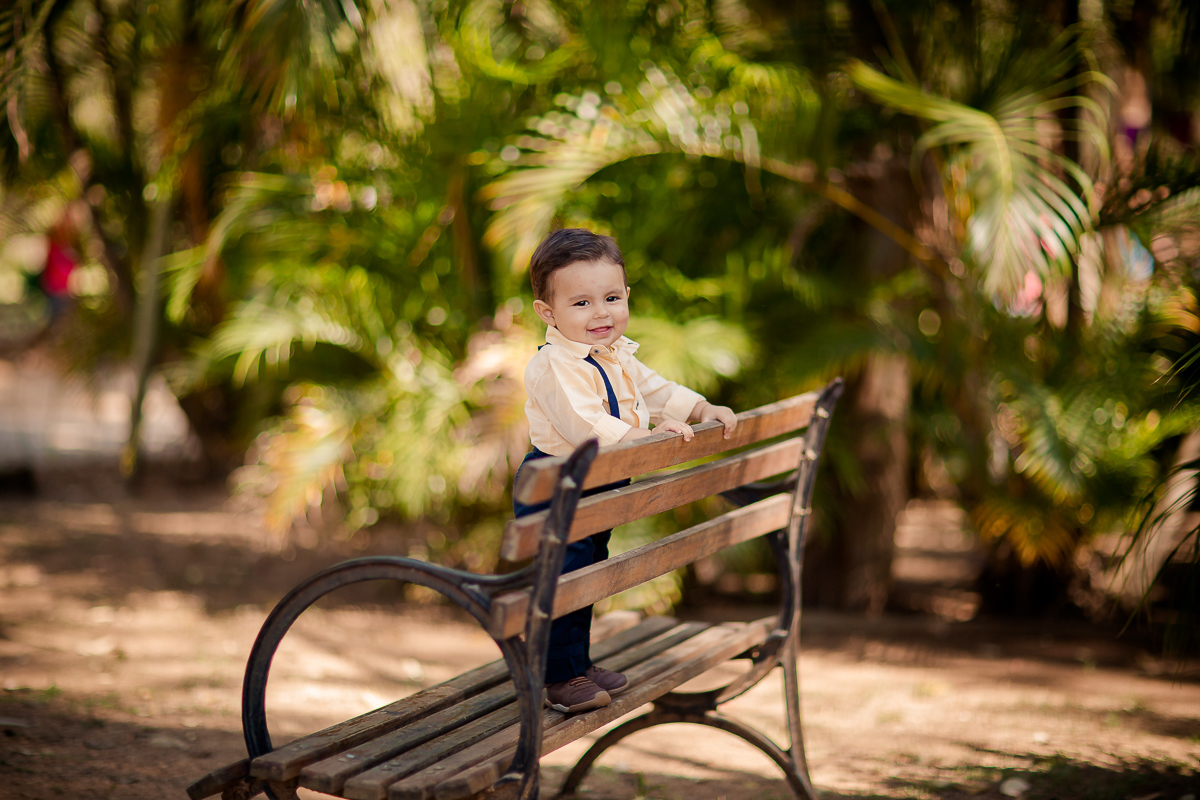 O tempo passou e essa fofura já completou 1 ano, e assim encerramos o acompanhamento de forma doce e bem festiva, com esse lindo ensaio realizado no parque...gente, o smash the cake  foi lindo, a família toda se divertiu!! 

Amamos conhecer essa família l