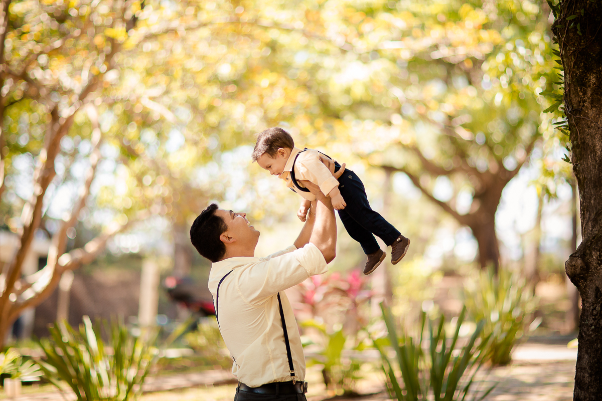 O tempo passou e essa fofura já completou 1 ano, e assim encerramos o acompanhamento de forma doce e bem festiva, com esse lindo ensaio realizado no parque...gente, o smash the cake  foi lindo, a família toda se divertiu!! 

Amamos conhecer essa família l