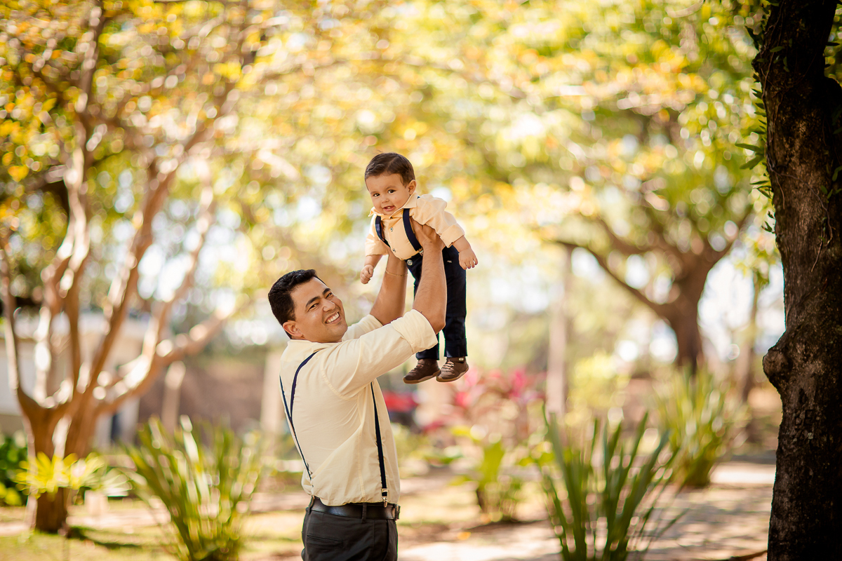 O tempo passou e essa fofura já completou 1 ano, e assim encerramos o acompanhamento de forma doce e bem festiva, com esse lindo ensaio realizado no parque...gente, o smash the cake  foi lindo, a família toda se divertiu!! 

Amamos conhecer essa família l