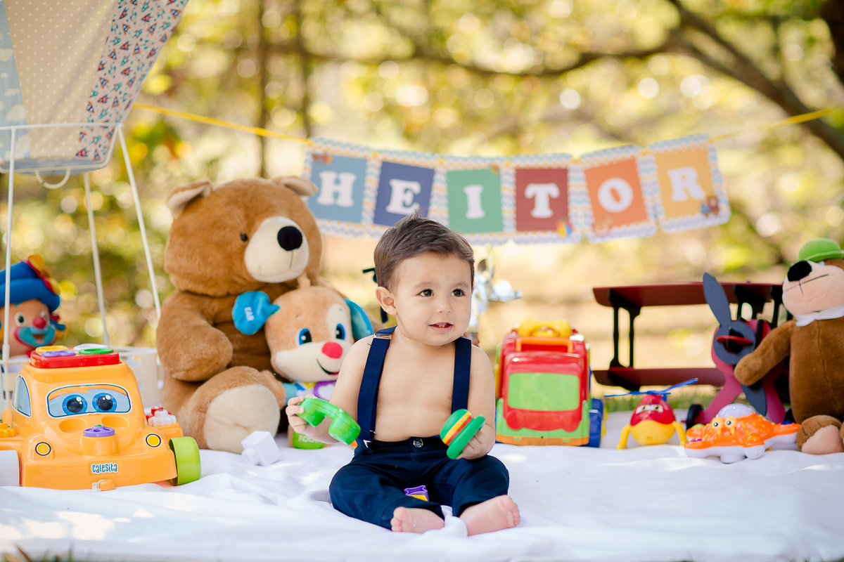 O tempo passou e essa fofura já completou 1 ano, e assim encerramos o acompanhamento de forma doce e bem festiva, com esse lindo ensaio realizado no parque...gente, o smash the cake  foi lindo, a família toda se divertiu!! 

Amamos conhecer essa família l