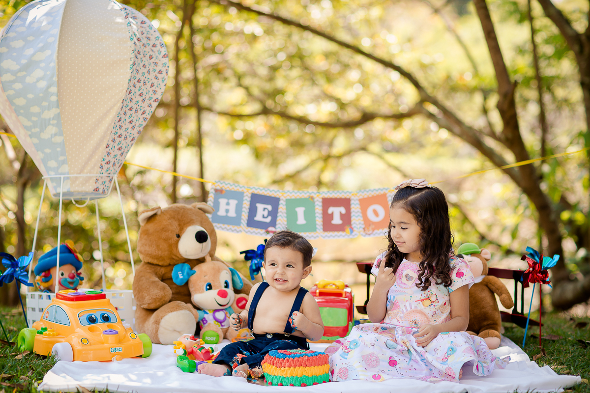 O tempo passou e essa fofura já completou 1 ano, e assim encerramos o acompanhamento de forma doce e bem festiva, com esse lindo ensaio realizado no parque...gente, o smash the cake  foi lindo, a família toda se divertiu!! 

Amamos conhecer essa família l