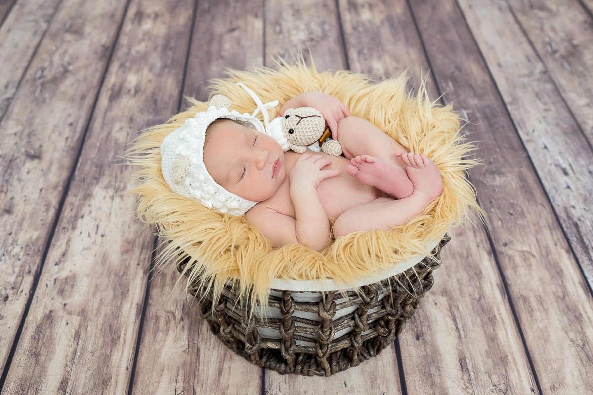 A ensaio Newborn é sempre um momento muito especial para nós, a sessão é feita nos primeiros dias do bebê para registrar todos os detalhes dele ainda bem pequenininho!

E a sessão do Otávio foi  cheia de amor!